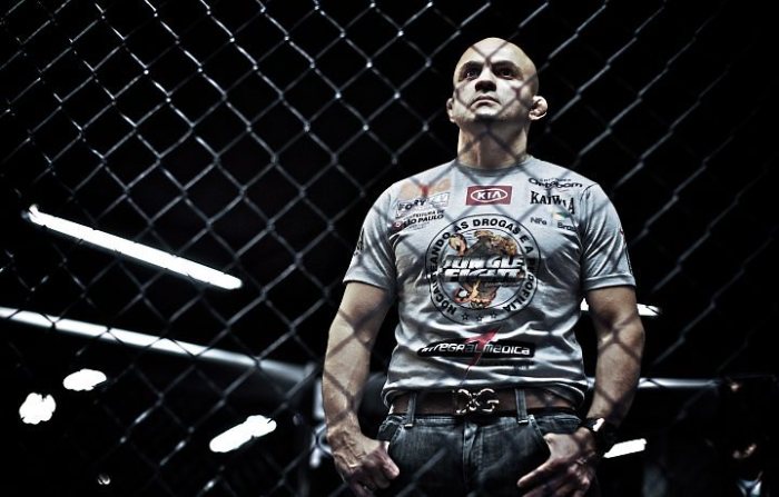 21_MHG_ZIN_junglefight06