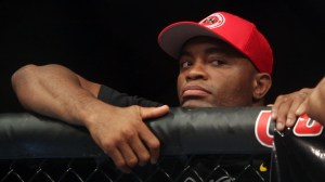 09jun2013---anderson-silva-observa-luta-entre-werdum-e-minotauro-no-tuf-brasil-2-finale-1370751201647_1920x1080
