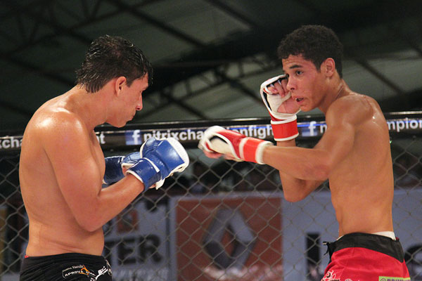 20120220034428_4cesarredglovesvspopo1