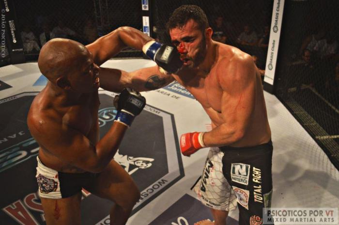 Felipe Dourado venceu Daniel Oliveira no melhor combate da noite
