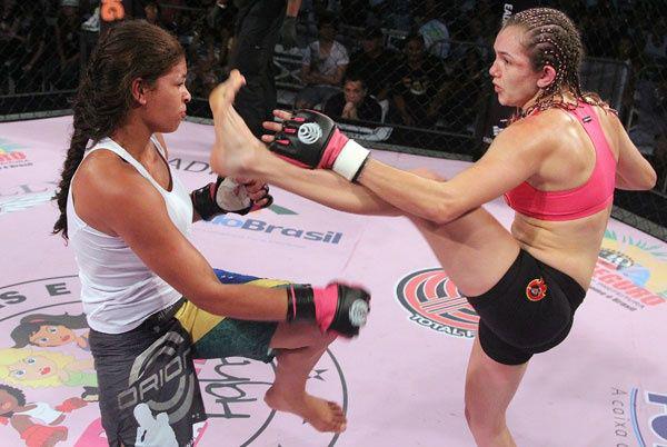 Especialista em muay thai, Julie Werner é um dos grandes nomes do XFCi 7  