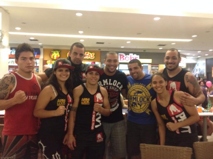 Equipe PRVT do mestre Gilliard Paraná e da atleta do UFC Jessica Andrade com William Vidal sócio proprietário da Arm Lock  