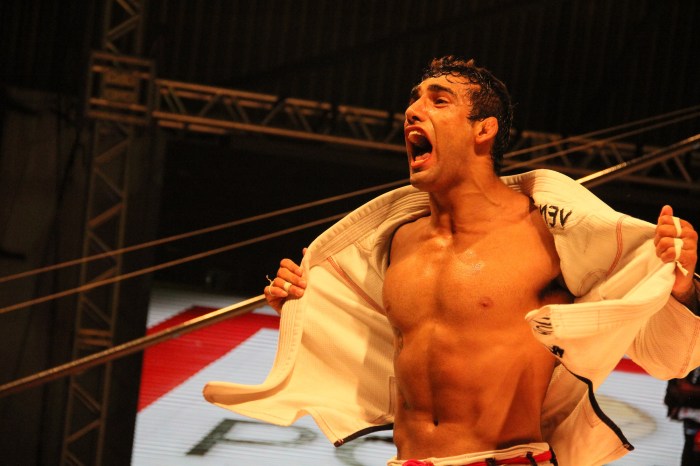 Leandro Lo comemorou a vitória que estava engasgada sobre Durinho