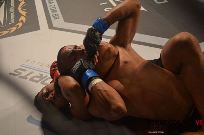 João Paulo finalizou a luta em um belo mata leão