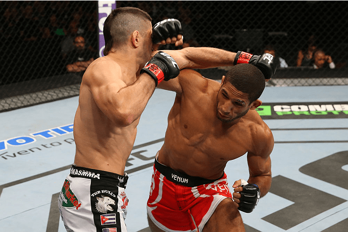 Hacran Dias precisa da vitória contra Darren Elkins