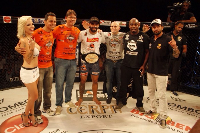 Elizeu Capoeira é o atual detentor do cinturão dos meio-médios do Jungle Fight