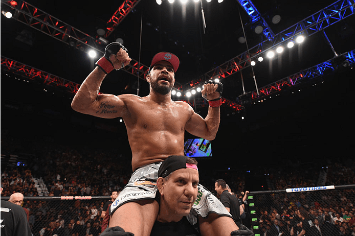 O triunfo sobre Tim Boesch foi o 25º na carreira do lutador. Foto: Divulgação/UFC