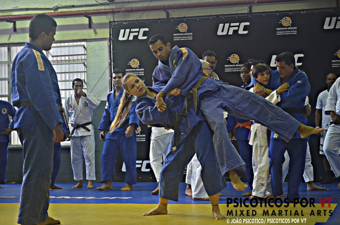 A lutadora no Brasil ministrou em seminário de judô no Inst. Reação 