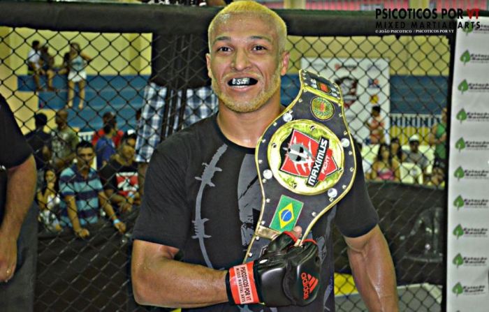 Douglas Ribeiro venceu bem seu adversário em uma luta que duro apenas um round