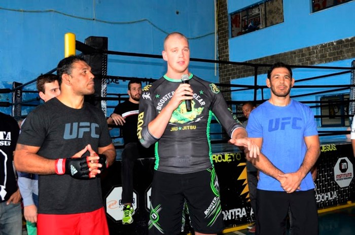 Holandês Stefan Struve discursa para crianças do Instituto Irmãos Nogueira em Nova Iguaçu