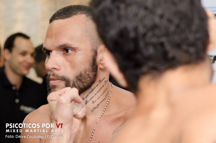 Felipe Olivieri encara Julian Jabbá na co-luta mais importante da noite / Foto: Deive Coutinho