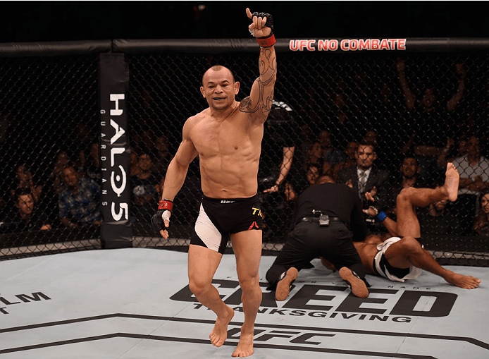 O mata-leão que finalizou o combate contra Abel Trujillo (Divulgação/UFC) 