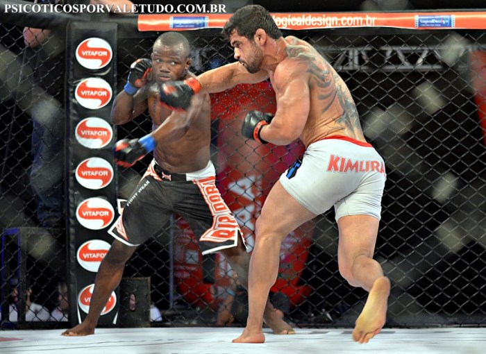 Antônio Buiu derrotou Pedro Wilson na luta principal do USC