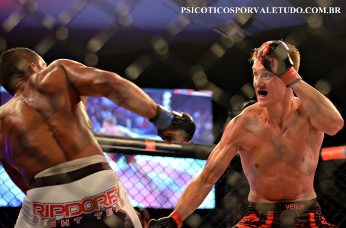 O holandês Joey Kuiten estreou com vitória convincente sobre Alex Trem Bala