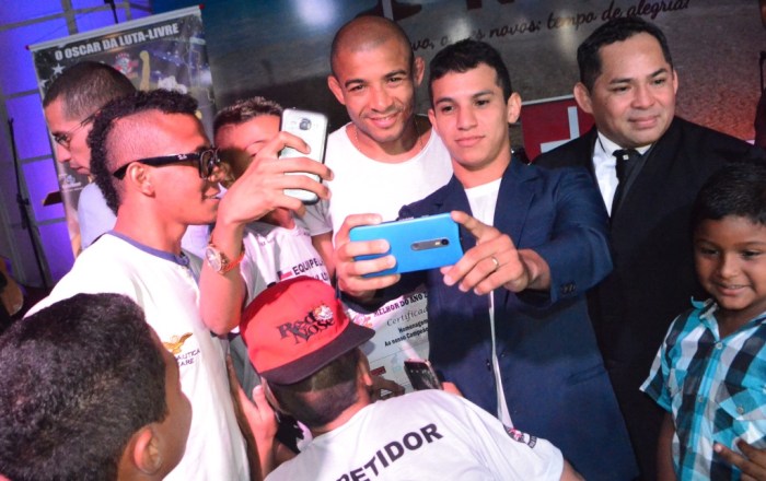 LL - José Aldo é tietado por fãs - by Emanuel Mendes Siqueira
