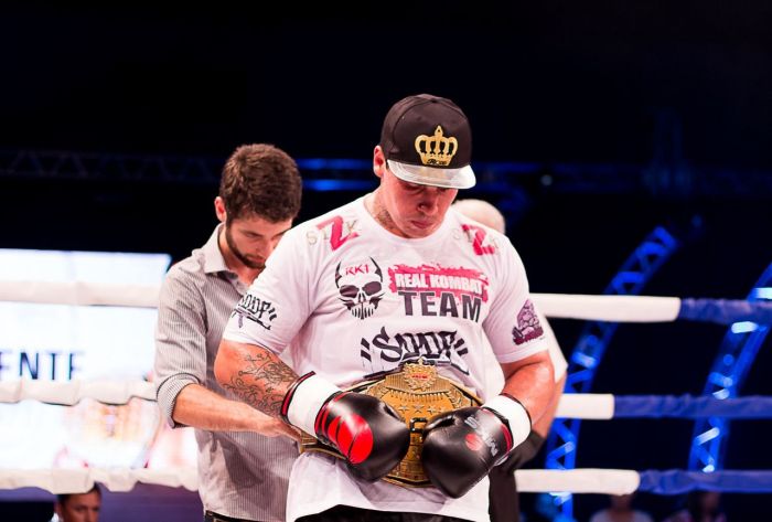 Guto Inocente manteve o cinturão peso-pesado do WGP Kickboxing - Foto: Ruiva Muay Thai