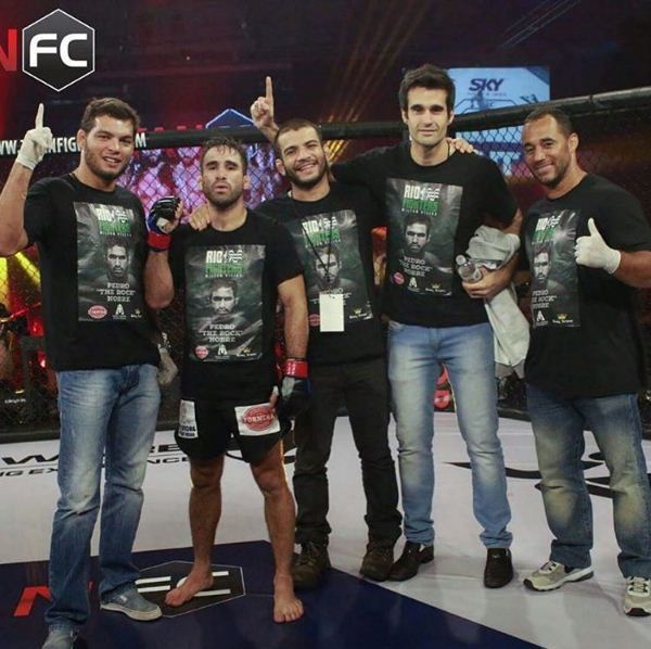 FOTO: Miltinho Vieira, Pedro Nobre e demais corners comemoram a vitória no Titan FC 38. CRÉDITO: Reprodução Instagram