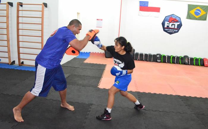 Boxe - Sandra Ramos treina com o marido e técnico Cássio Humberto Silva - foto 1 - by Emanuel Mendes Siqueira