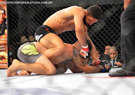 Fiuri Ribeiro venceu sua luta no Shooto 64