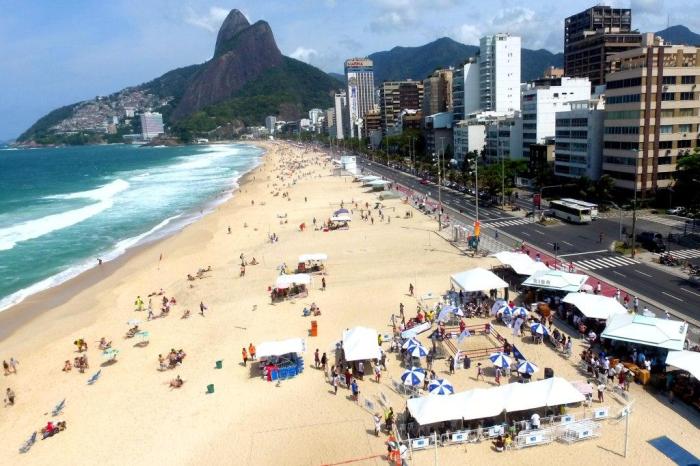 A estrutura do Circuito de Boxe de Praia na praia do Leblon (Pedro Monteiro) 