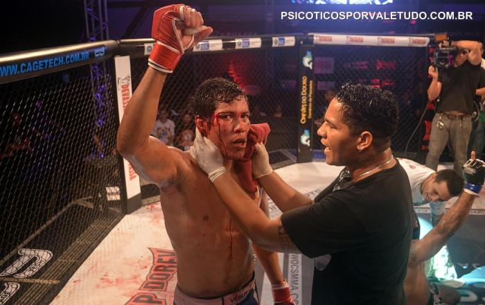 Claudiere Freitas (15-14) antes de entra para o MMA fez careira no Muay Thai onde recebeu o grau preto.