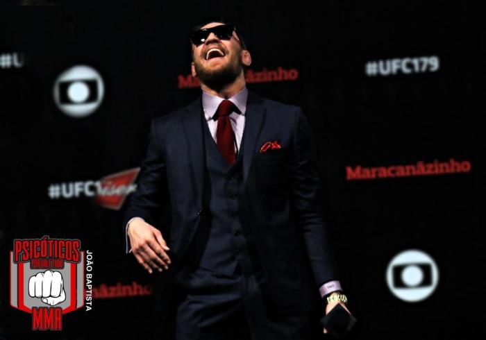 Conor McGregor  conquistou  2 cinturões do UFC em categorias diferentes.