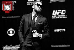 Conor McGregor tem o cartel de 21 vitórias e 3 derrotas